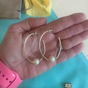 Kendra Scott Regina Hoop Earrings in Pearl - sold out